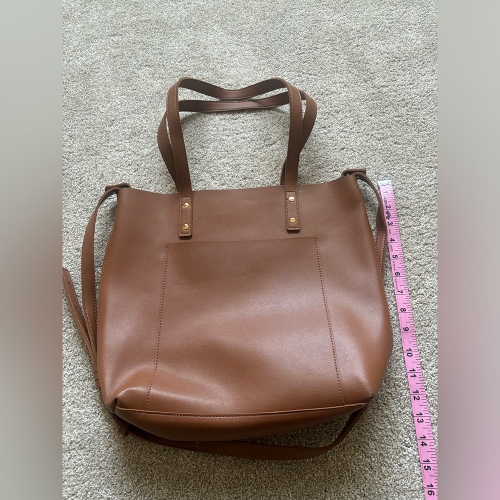 Brown tote/ great for work bag/ great mom bag to carry snacks and kids things